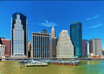Naklejka premium Manhattan downtown panorama over East River