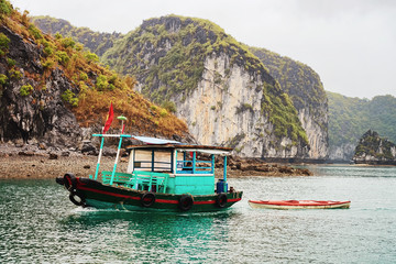 Fototapeta na wymiar Boat Ha Long Bay in Vietnam