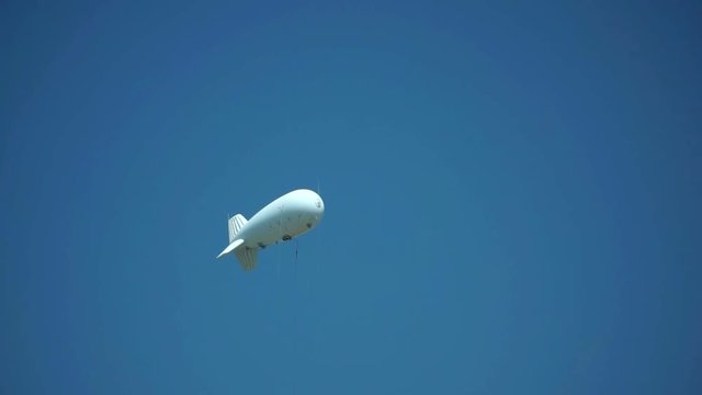 Aerostat in the sky observes the environment and makes meteorological observations.