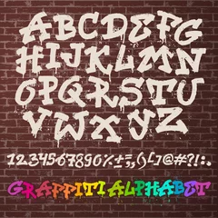 Poster Alfabet graffiti vector alfabetische lettertype ABC door penseelstreek graffiti lettertype met letters en cijfers of grunge alfabetische typografie illustratie geïsoleerd op bakstenen muur achtergrond © creativeteam