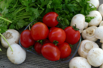 Tomato and parsley next to edible culture mushrooms

