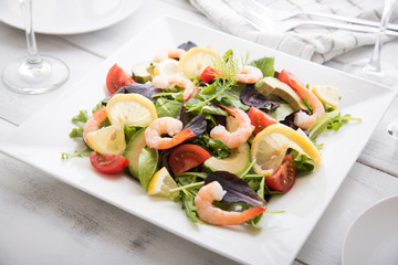 shrimp salad with avocado
