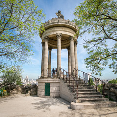 Parc des Buttes Chaumont mit Temple de la Sibylle in Paris, Frankreich