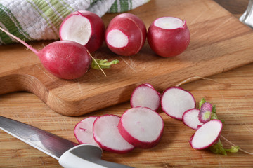 Obraz na płótnie Canvas Fresh sliced radishes