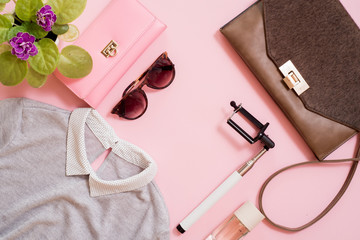 set clothes, a purse and a bag, a comb and sunglasses, a self-stick and eau de toilette. Flowers...