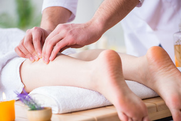 Obraz na płótnie Canvas Foot massage in medical spa
