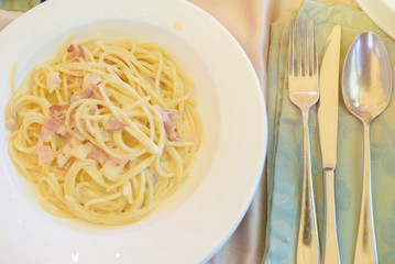 spaghetti carbonara on a plate