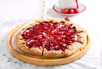 Sweet cake with strawberry