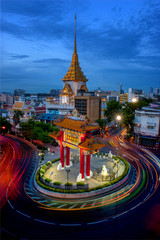 Naklejka premium The Gateway Arch (Odeon Circle) and Golden Buddha Temple, Landmark of Chinatown Bangkok Thailand