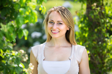 Fototapeta premium portrait of young woman in the park.