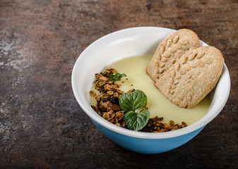 Vanilla pudding with homemade granola