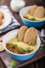 Vanilla pudding with homemade granola