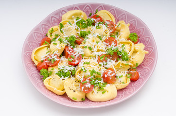 Filled tortellini with herbs, tomatoes