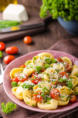 Filled tortellini with herbs, tomatoes