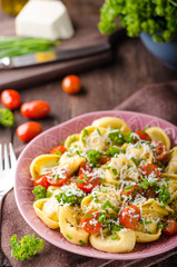 Filled tortellini with herbs, tomatoes