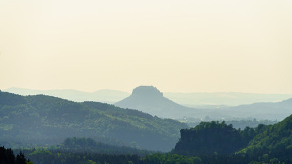 Blick auf den Lilienstein in der Sächsischen Schweiz, Elbsandsteingebirge © DZiegler