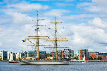 Fototapeta na wymiar Segelschiffe auf der Hansesail in Rostock