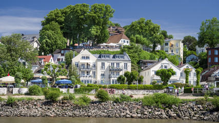 Elbufer Hamburg Blankenese sonnig Sommer HD Format