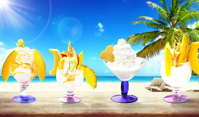 Fruchtiges Eis am Strand