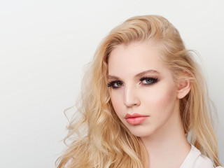 Fototapeta premium Beauty portrait of model with trendy natural make-up. Fashion shiny highlighter on skin, sexy gloss lips make-up.