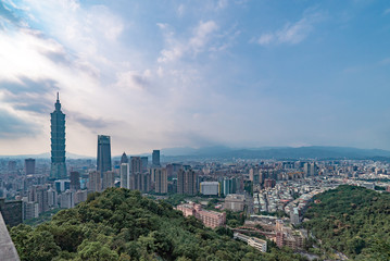 Naklejka premium Taipei, Taiwan - May 20, 2018: Aerial panorama over Downtown Taipei with Taipei 101 Skyscraper, Landmark buildings of Taipei