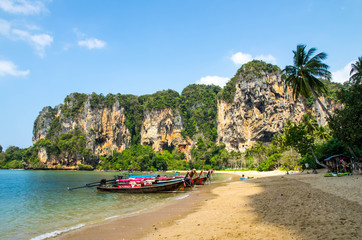 Fototapeta na wymiar plage de Tonsai en Thaïlande