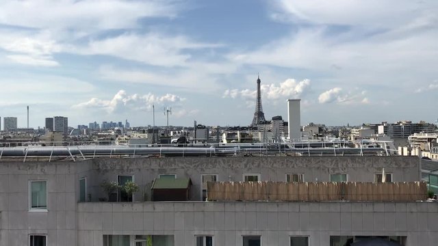 Panorama urbain et Tour Eiffel à Paris