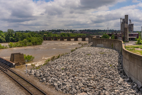 RICHMOND FLOOD WALL