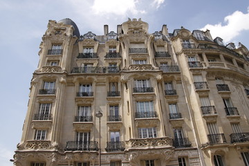 Fototapeta na wymiar Immeuble du quartier Saint Lambert à Paris 