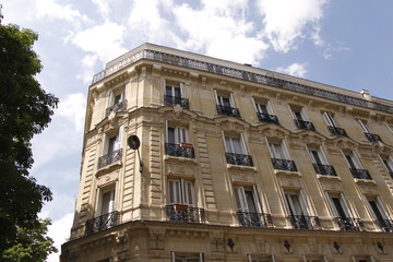 Immeuble ancien du quartier de Saint Lambert &agrave; Paris