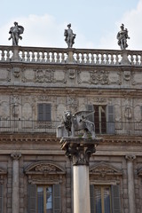 Fototapeta na wymiar Verona - Colonna di San Marco in piazza delle Erbe