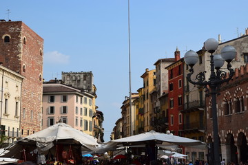 Naklejka na ściany i meble Verona - palazzi su piazza delle Erbe
