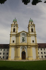 Fototapeta na wymiar Pfarrkirche Sankt Michael in Berg am Laim München