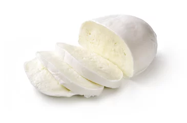 Photo sur Plexiglas Produits laitiers Mozzarella de bufflonne sur fond blanc