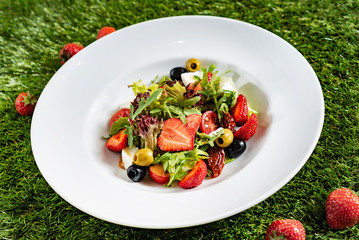 salad with strawberries