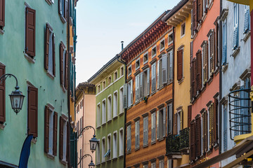 Fototapeta na wymiar Altstadtgasse in Riva del Garda