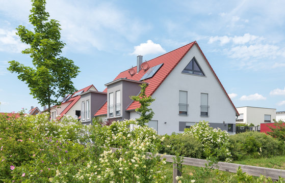 Doppelh&auml;user im Gr&uuml;nen