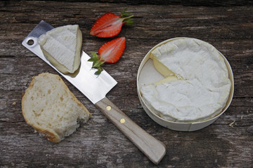 baguette und camembert