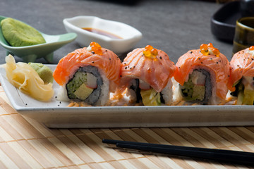 salmon sushi roll