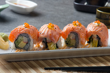 salmon sushi roll