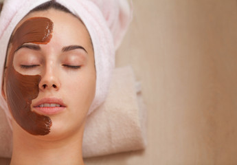 Obraz na płótnie Canvas Chocolate Mask Facial Spa. Chocolate Treatments. Beauty Spa Salon