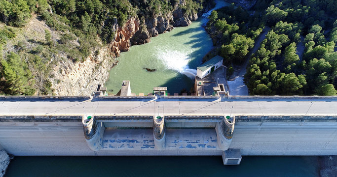 Water reservoir and hydroelectric power generating station top view