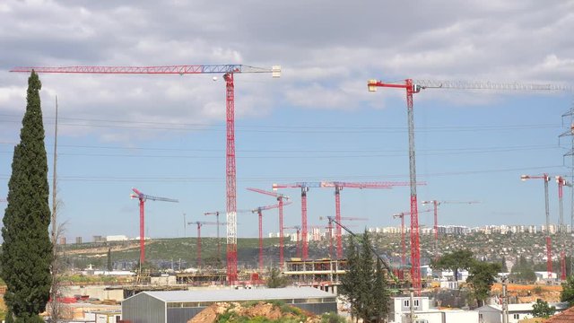 Building Under Construction, Crane and bamboo scaffolding