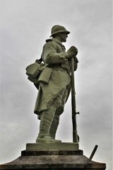 Monument aux morts de saint-Priest-les-fougères(Dordogne)
