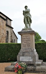 Obraz premium Monument aux morts de saint-Priest-les-fougères(Dordogne)