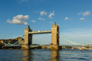 Fototapeta na wymiar Establishing Shot London Iconic Landmark Tower Bridge. river transport