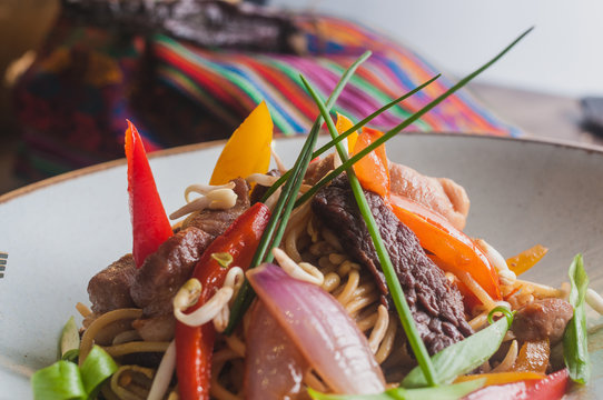 Beef chow min noodles with vegetables