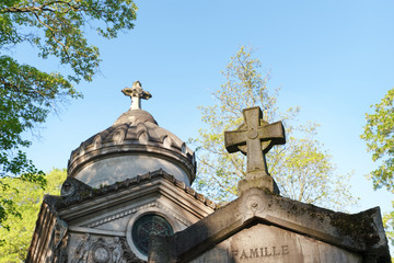 Fototapeta na wymiar Père-Lachaise public cemetery of Paris