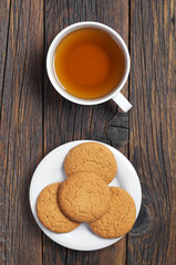 Tea and oatmeal cookies