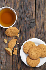 Tea and oatmeal cookies